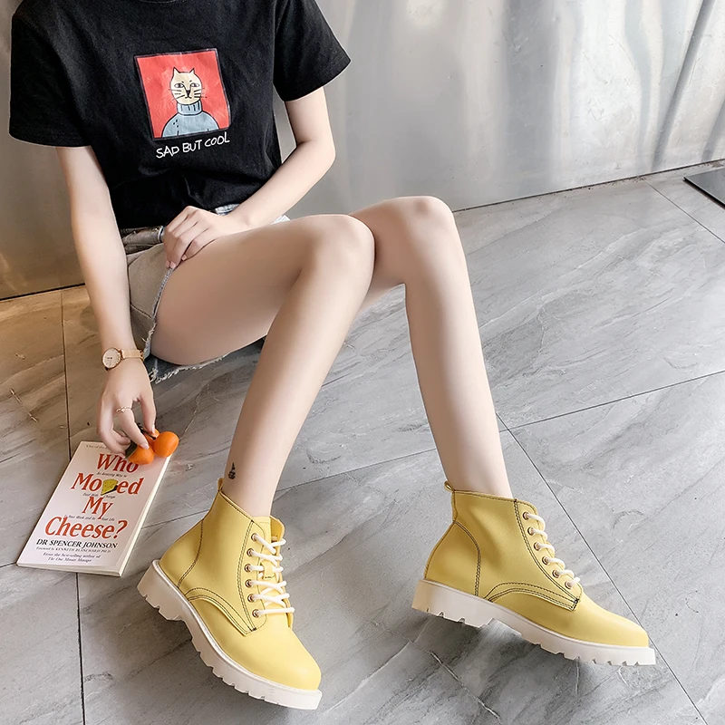 Модные осенне зимние ботинки серебристые кроссовки на массивной подошве большие