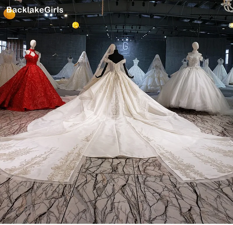 Свадебные платья с короткими рукавами открытыми плечами v-образным вырезом