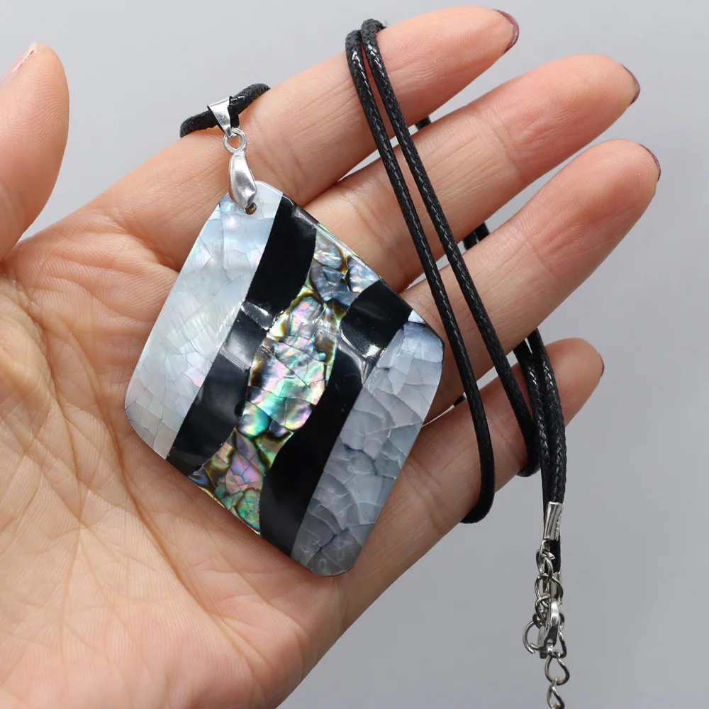 

Rhombus Natural Mother of Pearl Black Shell Necklace Pendant with Leather Rope Chain Necklaces for Women Men Choker Jewelry Gift