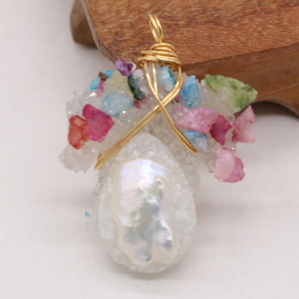 

Natural Semi-precious Stones Irregular Crystal Buds Around Gold Thread Pearl Ladies Pendant Making DIY Necklace Bracelet 35x45mm