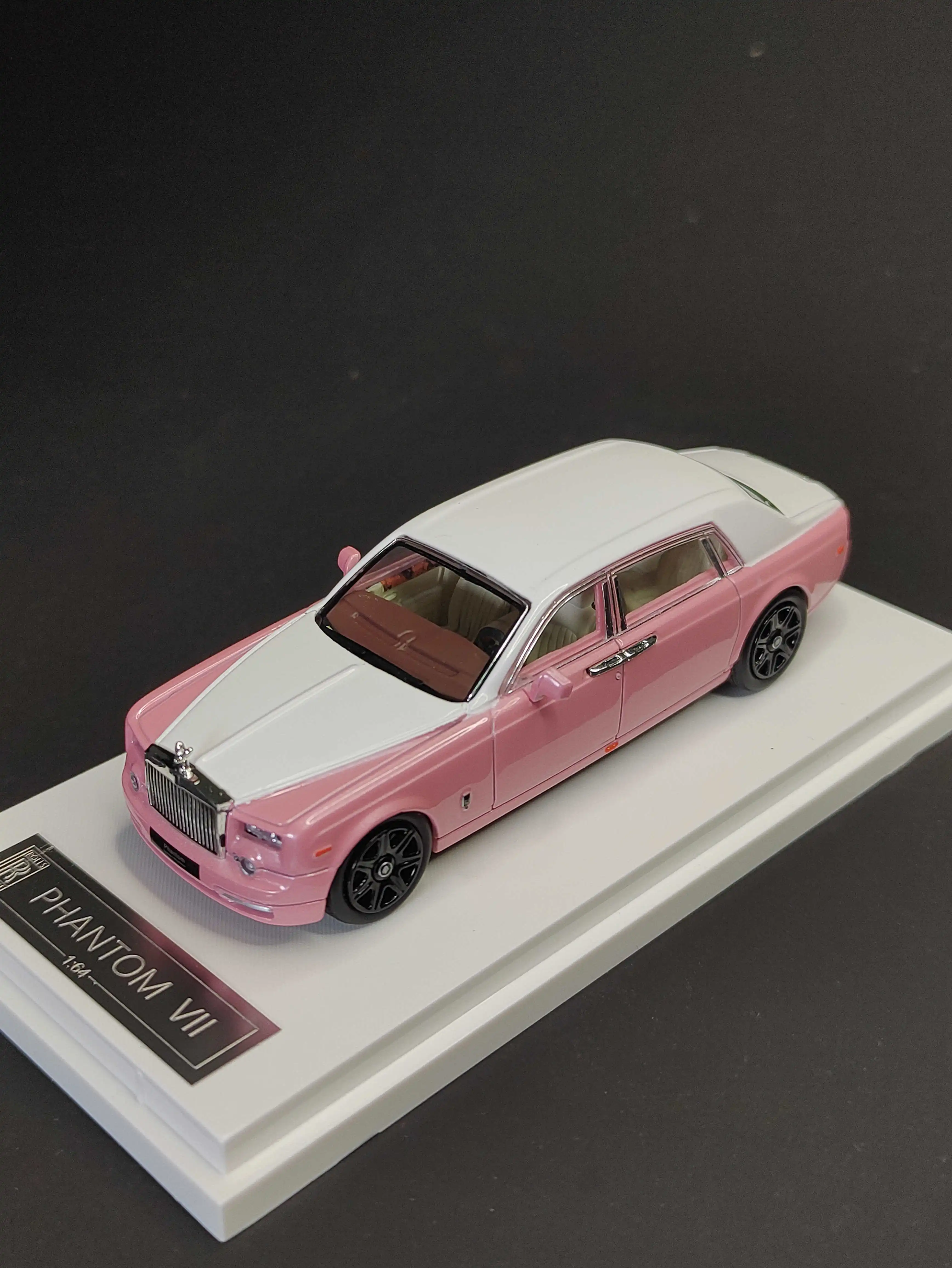 

Коллекционная литая модель автомобиля Rolls-Royce PHANTOM VII, ограниченная серия, 1/64