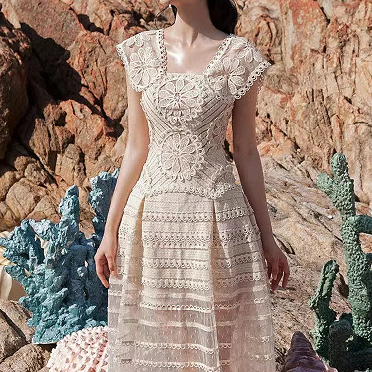

Vietnam niche 2022 new dress dress heavy industry Embroidery Lace Waist closing medium length dress 9845