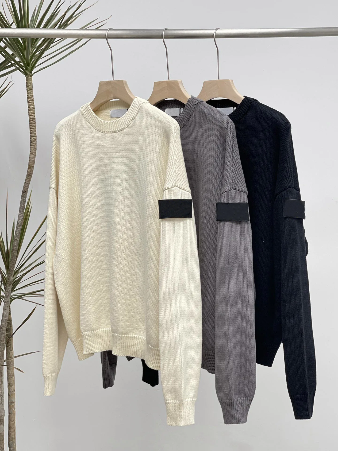 

2021 Fall Winter Men's and Women's Warm and Comfortable Wool Blend Tooling Knit Patch Sweater Pullover