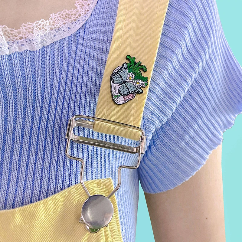 Эмалированная шпилька с человеческим сердцем феминистская фургога космическая