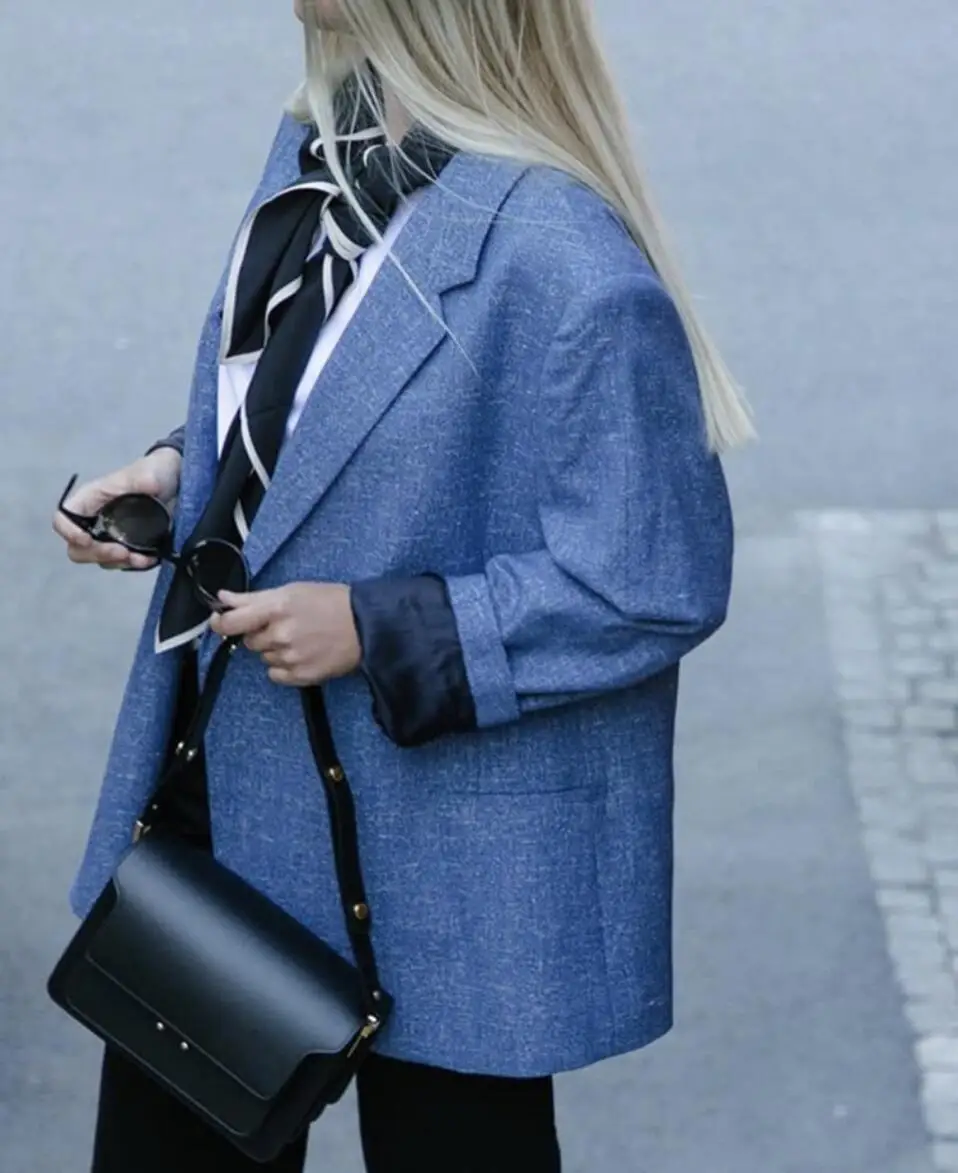 Двубортный блейзер с отложным воротником и V-образным вырезом | Женская одежда