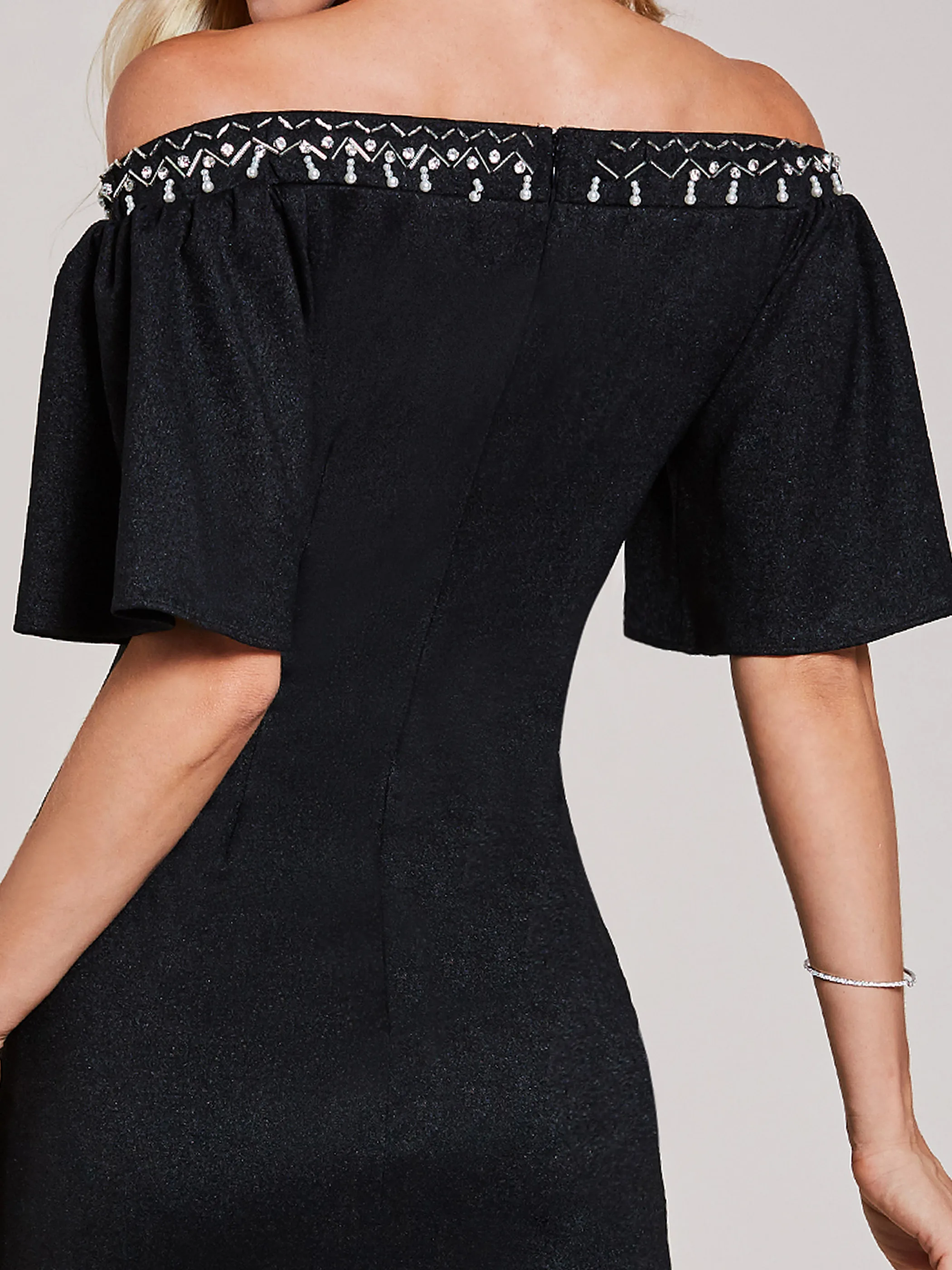 

Women's Off The Shoulder Cocktail Dress Black Half Sleeves Knee Length Sheath Gown Woman Bead Homecoming Short Cocktail Dresses