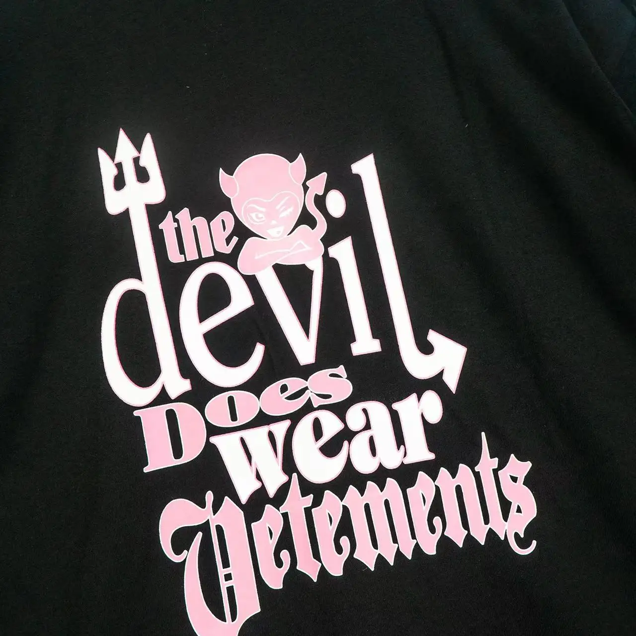 Футболка Мужская/женская оверсайз с графическим логотипом коротким рукавом |