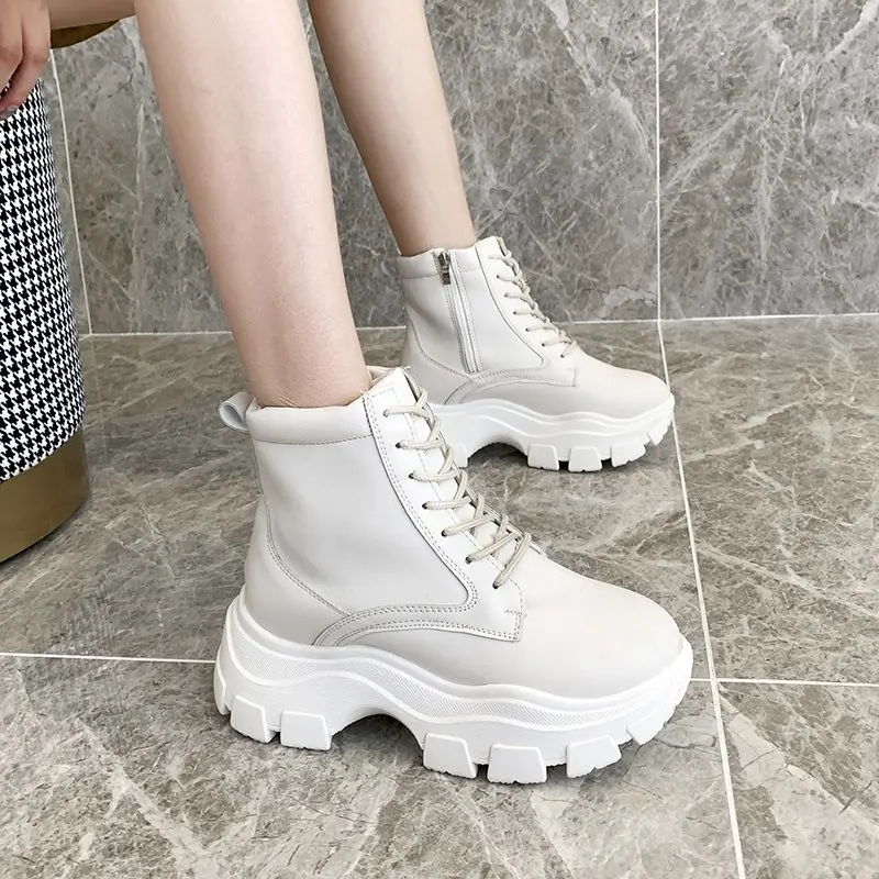 

Женские ботинки Martin с внутренним подъемом, маленькие Простые Модные кожаные ботинки в британском стиле на толстой подошве для осени и зимы, ...