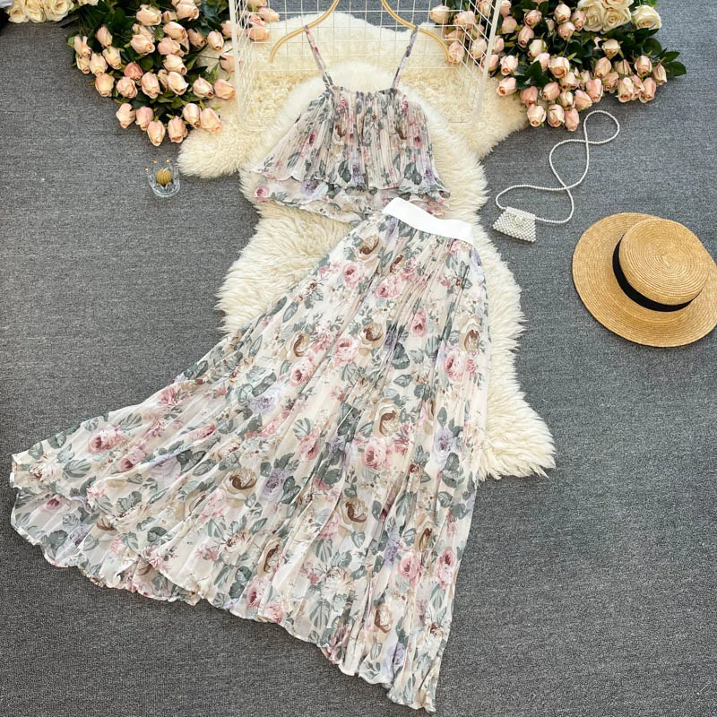 

Seaside holiday suit sling short top female heavy industry pleated chiffon skirt sweet floral two-piece suit