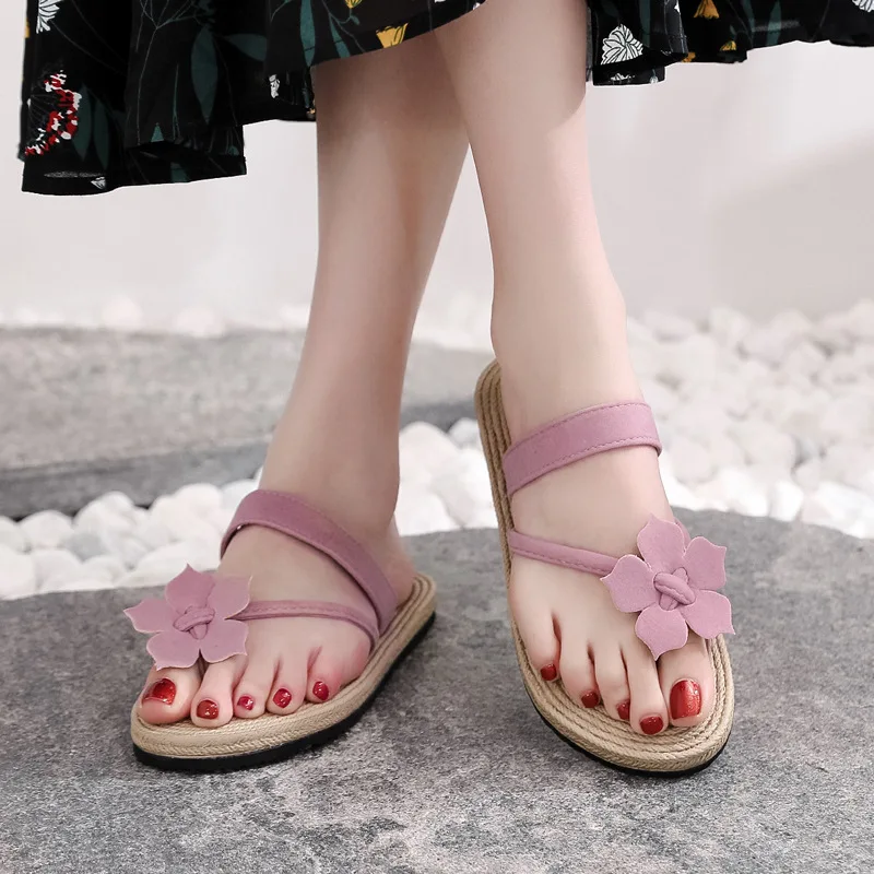 2020 Women Straw Weaving Flats Slippers Women's Flower Flip Flops Female Flat Heel Korean Wave Outside Beach Shoes Toe Clamping