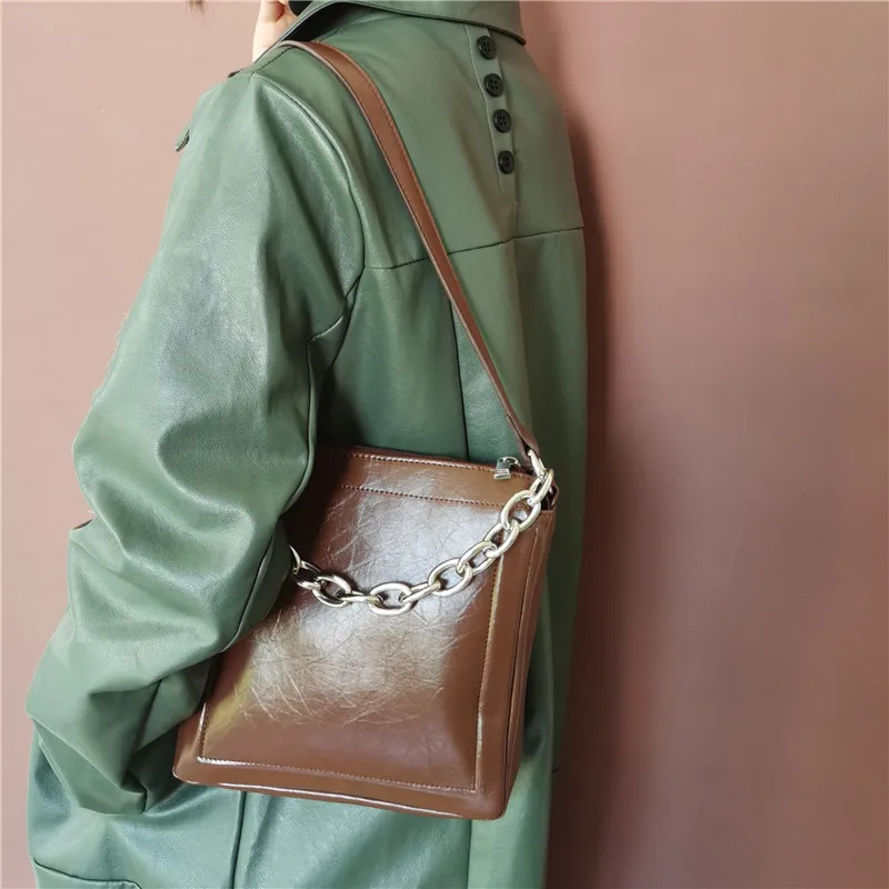 Женская сумка через плечо Torba na ramię из искусственной кожи с цепочкой маленькая