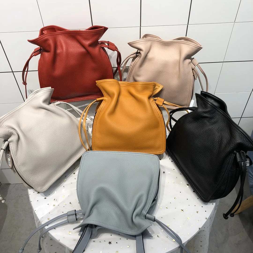 

2021 new Korean simple pure color full leather female bag joker rope single shoulder bucket bag casual temperament slung big bag
