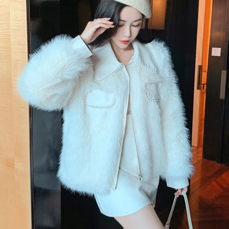 Высококачественные новые зимние модные пальто из искусственного меха 2021 года для женщин, короткие верхняя одежда с жемчужной отделкой и ароматом маленького размера.