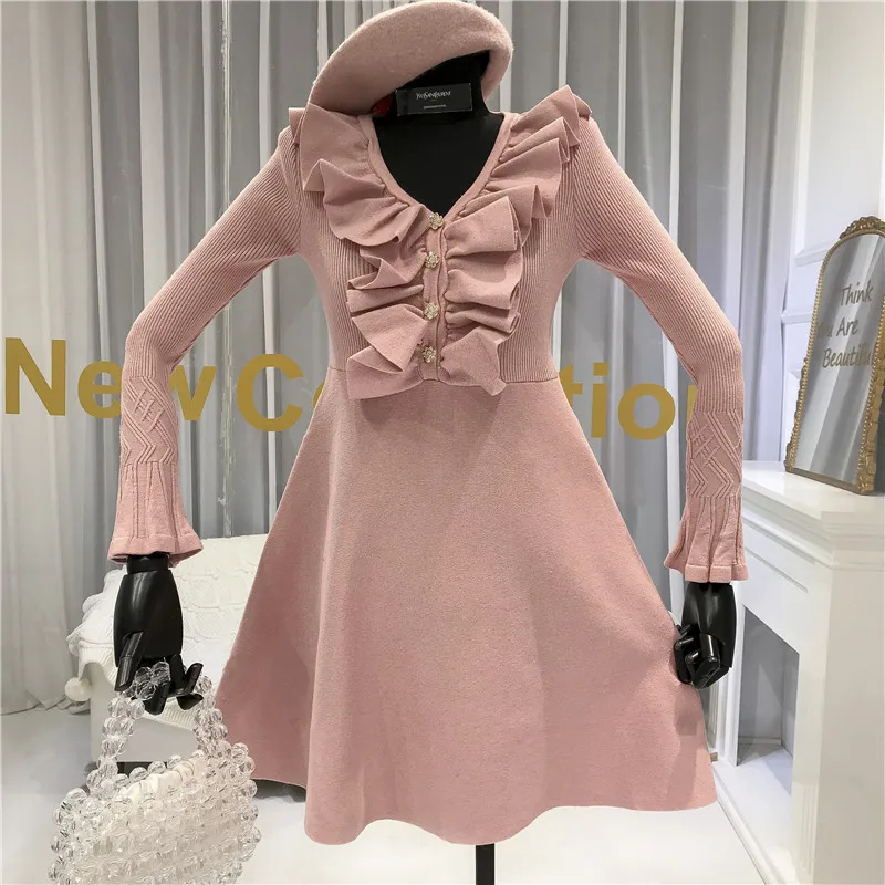 Женское трикотажное платье ALPHALMODA с рюшами длинными рукавами V образным вырезом и