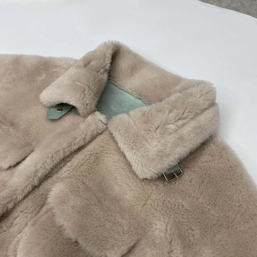 Женское шерстяное пальто с воротником-стойкой утепленное из натуральной овечьей