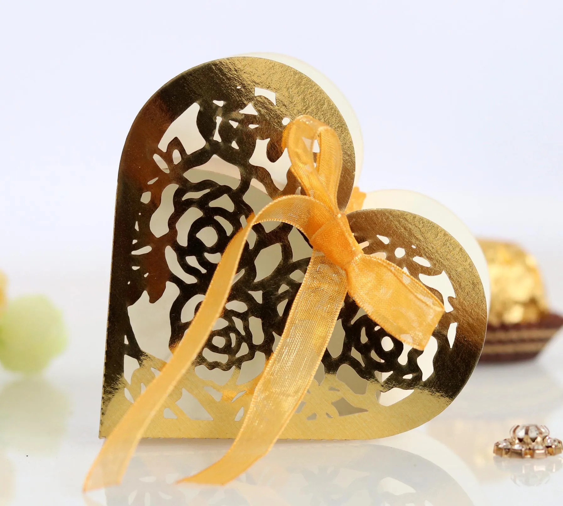 

100 Pcs Love-heart Laser Cut Candy Sweets Gift Box With Ribbon Wedding Party Favor Valentine's Day Chocolate Gift Box