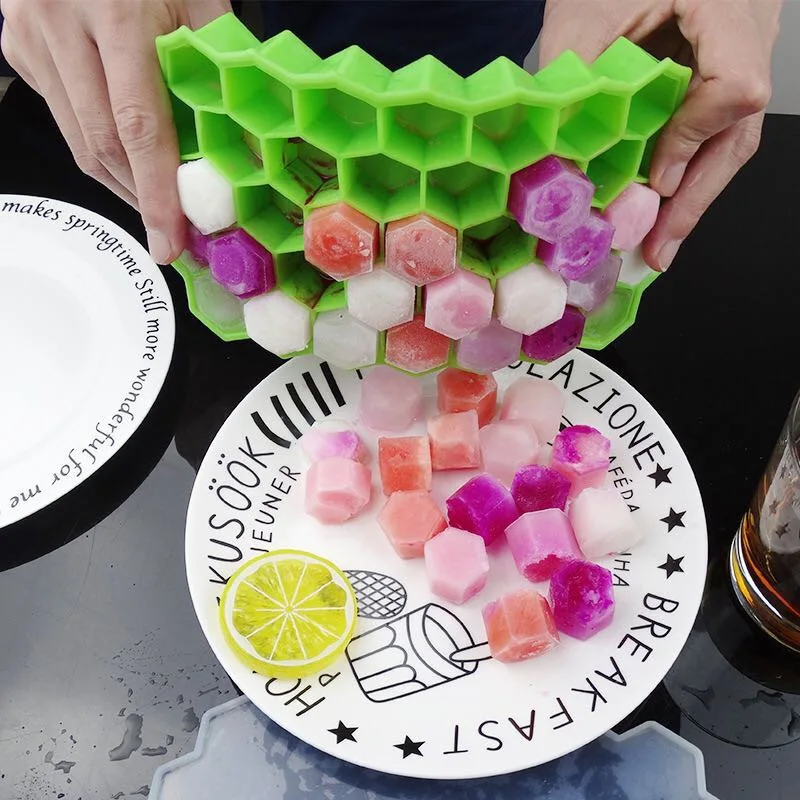 

Interesting and Practical Cavity Ice Cube Honeycomb Ice Cube Mold Food Grade Flexible Silicone Ice Molds for Whiskey Cocktail