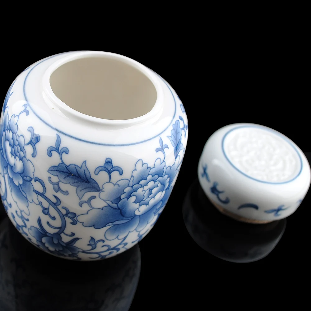 

Traditional Chinese Style Classic Jingdezhen Tea Caddy Box White and Blue Porcelain Sealed Tea Jar Storage Canister