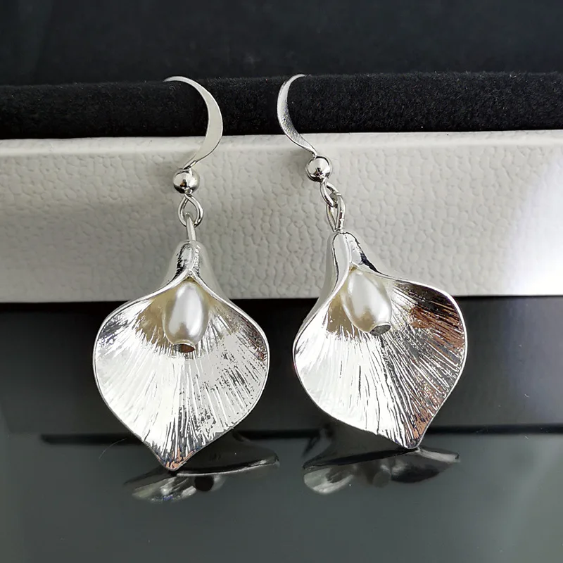 

Fashion Korean Style Flower Pearl Drop Earrings Creative Lady Petal Earrings Jewelry for Women Party Best Gift