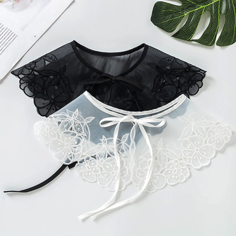 

Fashion Lace Collars Girls Hollow Out Fake Collar Solid White Black Neckline Neckband Lolita Doll Ruffles Collar Shoulder Wrap