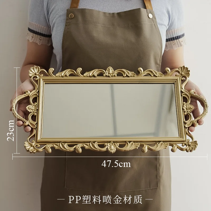 

Металлический лоток для хранения золотого цвета