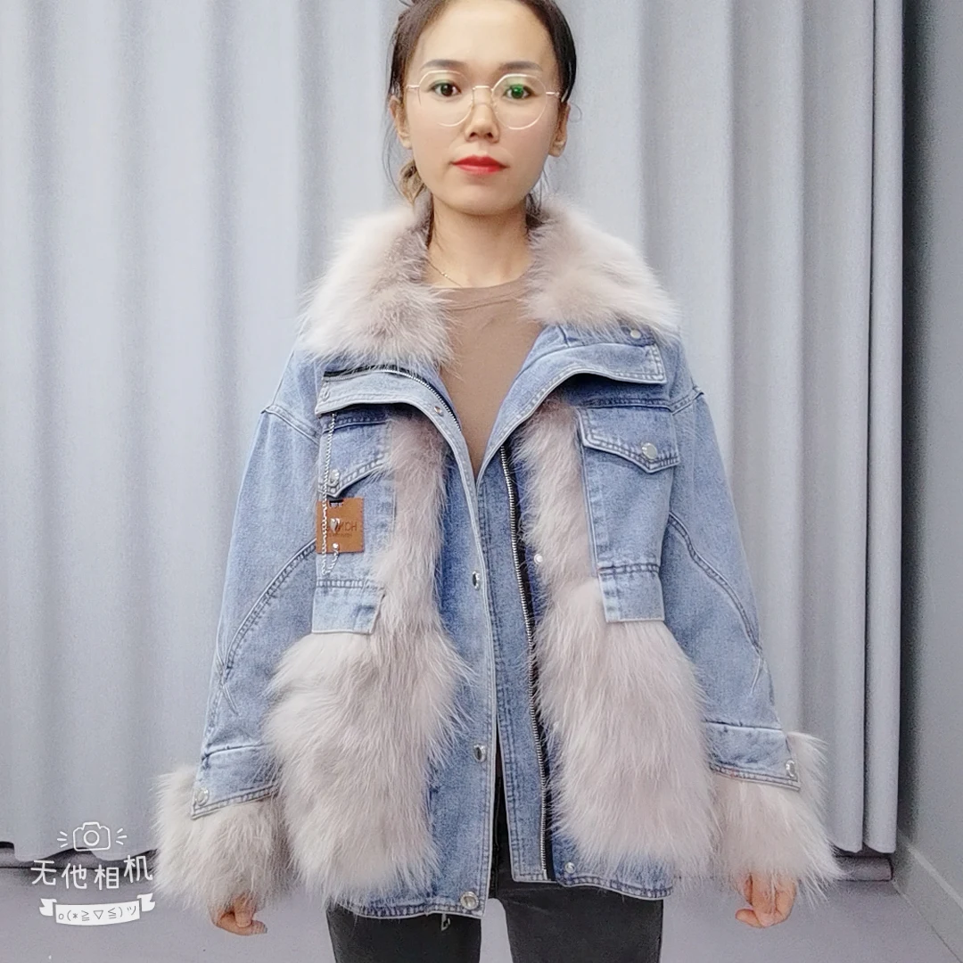 

Женское зимнее джинсовое пальто, куртка с подкладкой из натурального меха енота, рукава реглан, подходит для веса от 50 кг до 75 кг