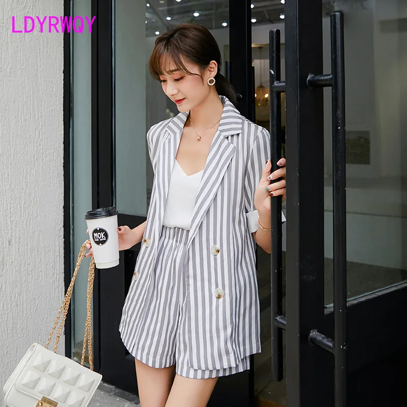 

LDYRWQY 2021 summer new casual temperament suit collar striped slim top + loose fashion shorts two-piece suit Korean version