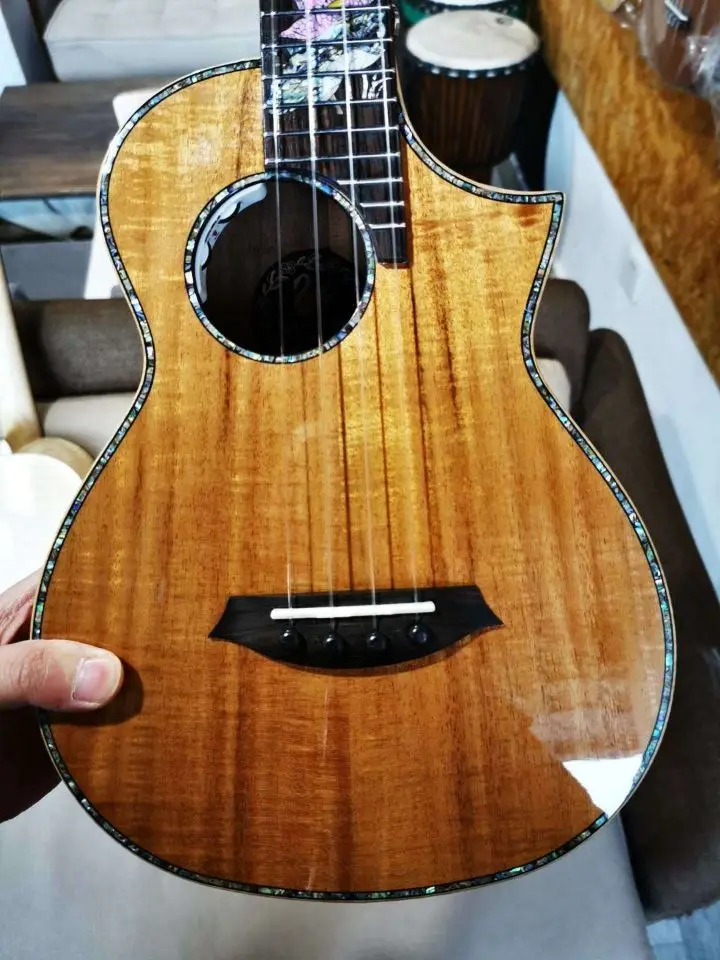 

Kawena kt-03ca Swan missing corner ukulele