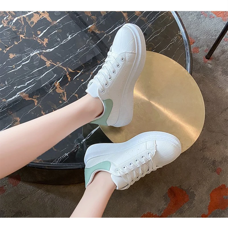 

Women's Casual Shoes Running Sneakers Fashion Night Reflective INS Style Female Shoes Korean Ladies Height-increasing Footwear