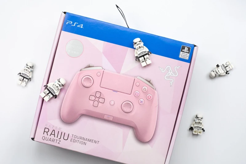 

Original Razer Raiju Tournament Edition Quartz Pink Gamepad Bluetooth Wireless / Wired Dual-mode Gaming Controller for PS4 PC TV