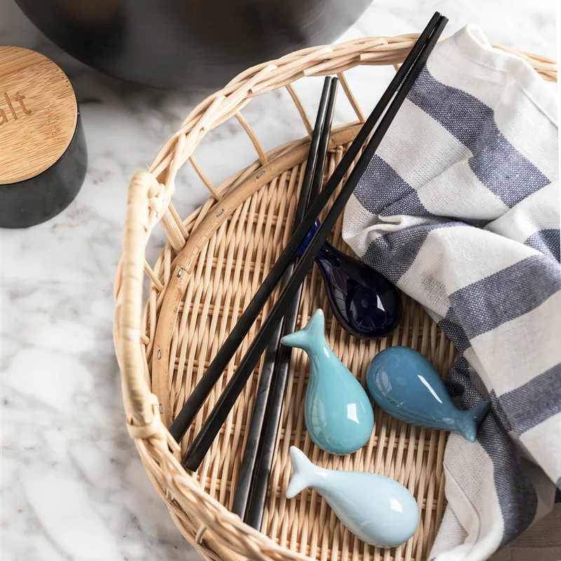 

1 Pcs Creative Whale Ceramic Chopsticks Stand Cute Kitchen Restaurant Chopsticks Mat Decorative Art Craft Tableware Holder