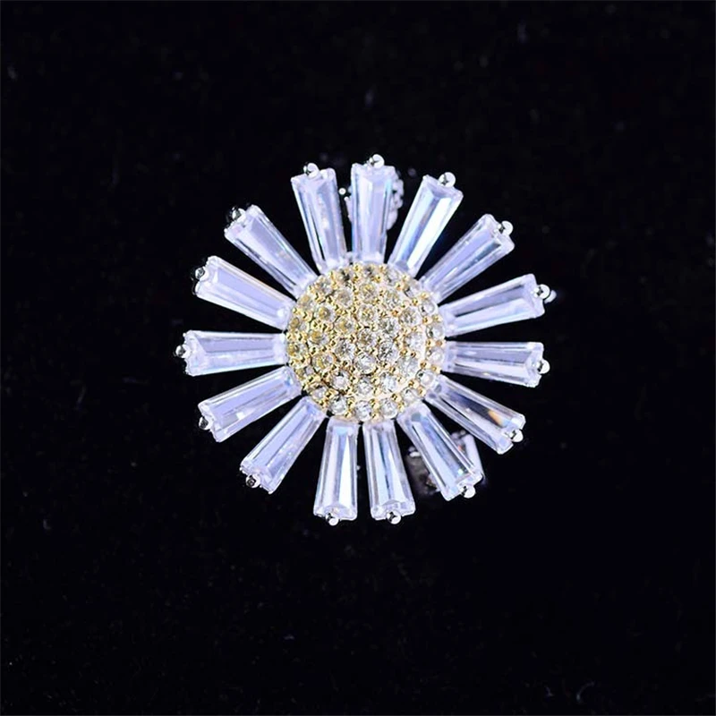 Fashion White Sunflower Brooch Crystal Rhinestone Brooches for Women Wedding Jewelry Gift Broach Decor Dress Sash Broches Pins
