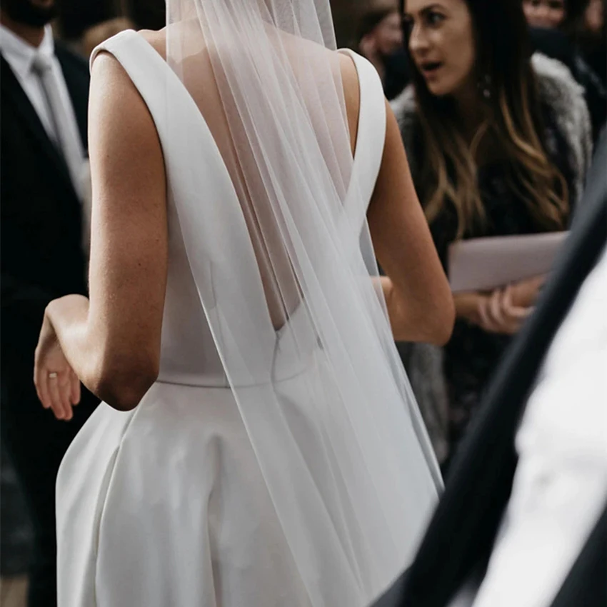 

Sexy V Neck Sleeveless Satin Wedding Gowns Vestido De Noiva 2020 Simple Plain Side Split Bride Dresses Wedding Gown