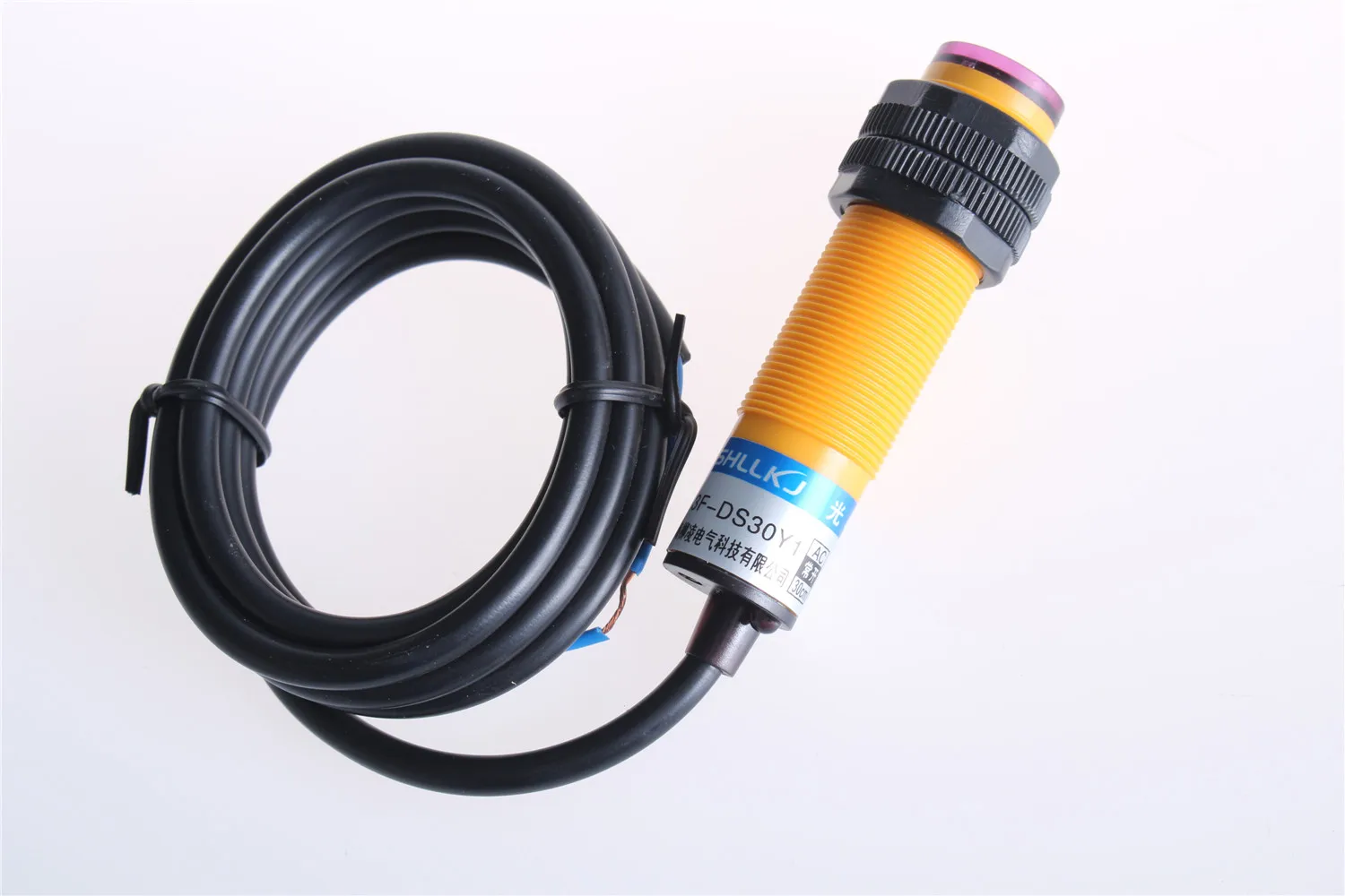 Фотоэлектрический датчик с дальностью обнаружения 30 см без инфракрасного