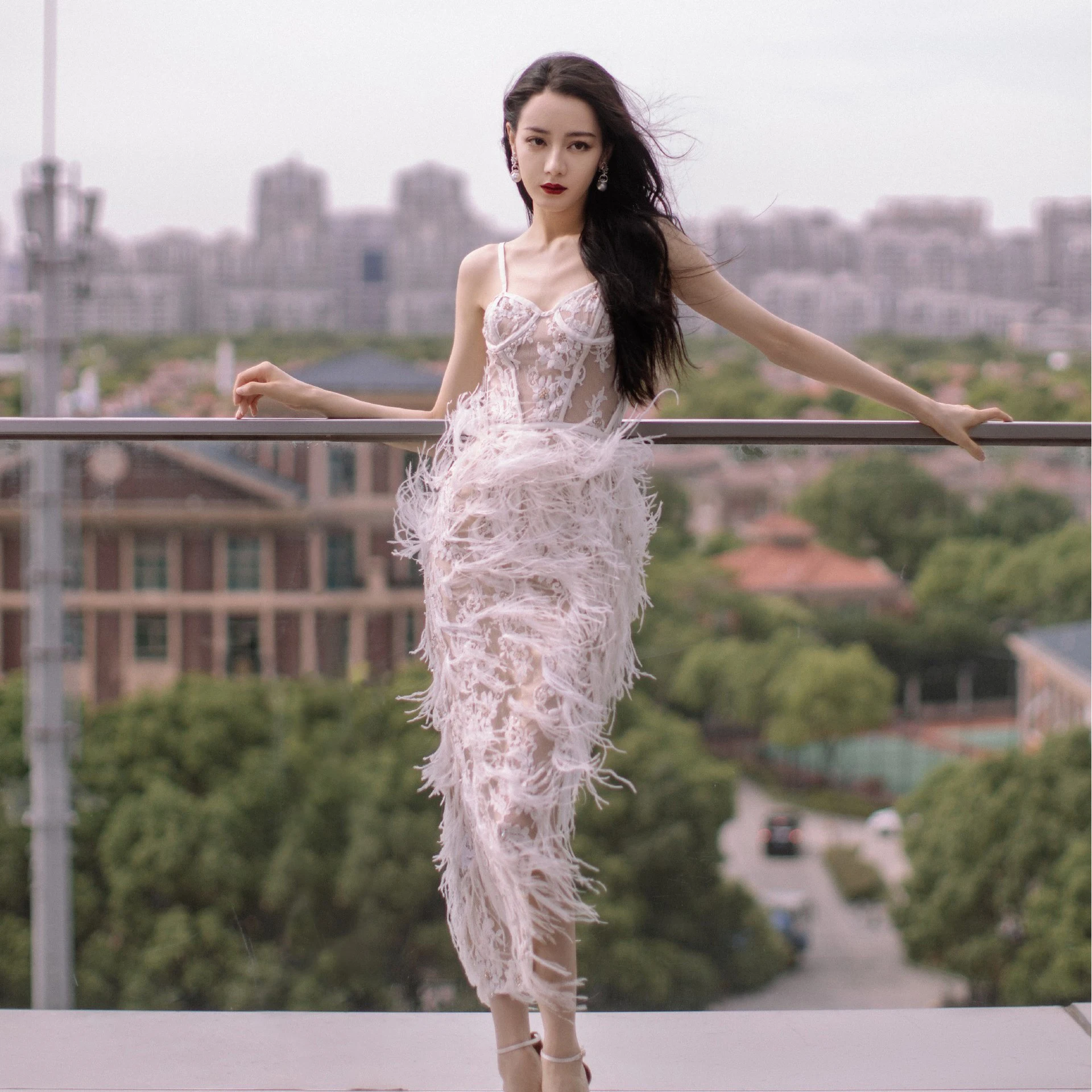 

Spaghetti StrapSleeveless Backless Tassel White Lace Dress Sexy Side Split Celebrity Runway Night Club Evening Party Dresses