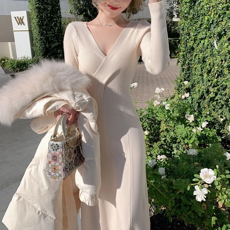 

Женское трикотажное платье с V-образным вырезом, длинным рукавом