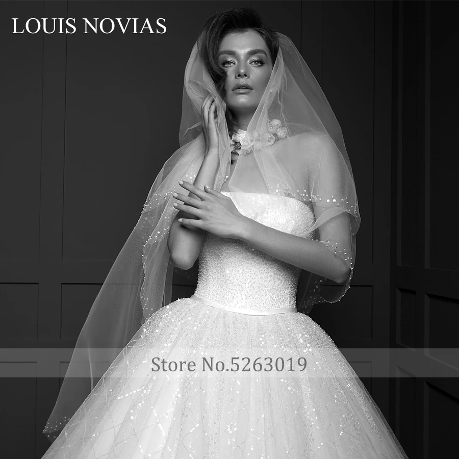 Простое свадебное платье Louis Novias ТРАПЕЦИЕВИДНОЕ без рукавов с ремнем из бисера и