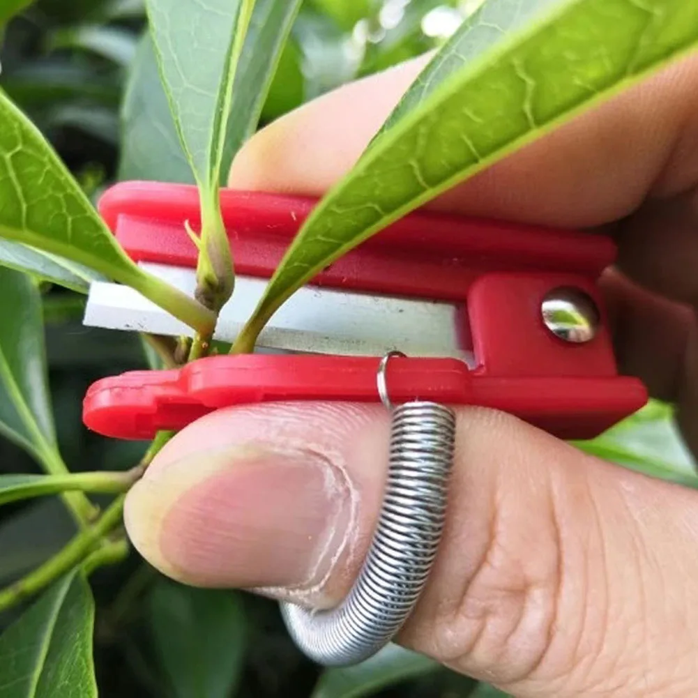 

Multifunction Thumb Knife Garden Pruner Fruit Picking Device Safe Fruit Blade Tool Cutting Blade Rings Finger Protector Catcher