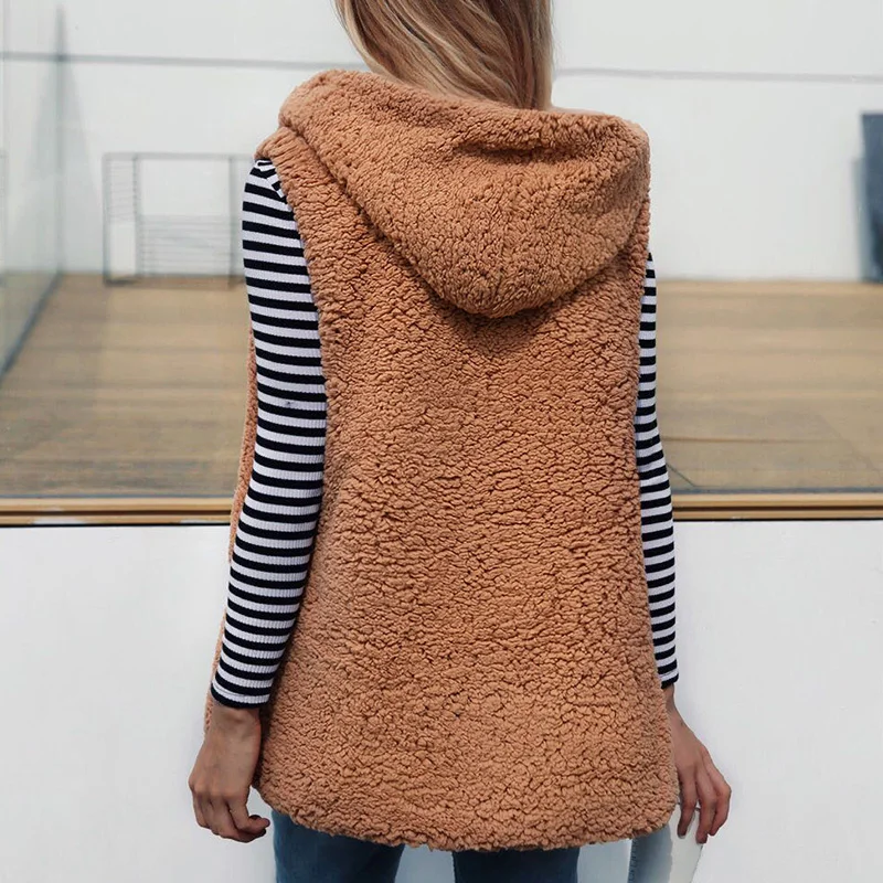 Женский жилет из искусственной овечьей шерсти с капюшоном и карманами | Женская