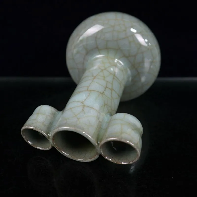 

Chinese Old Porcelain Geyao Cracked Glaze Vase
