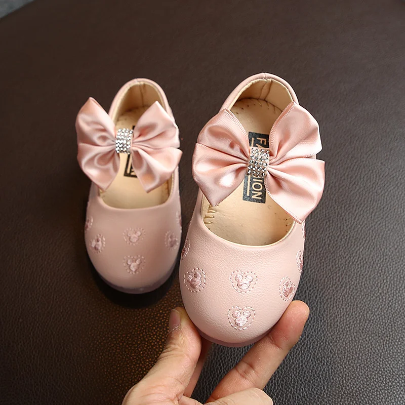 

Children Princess Shoes New Kids Baby Leather Toddler Shoes Little Pink White Beaded Dance Wedding Party Dress Shoes D06