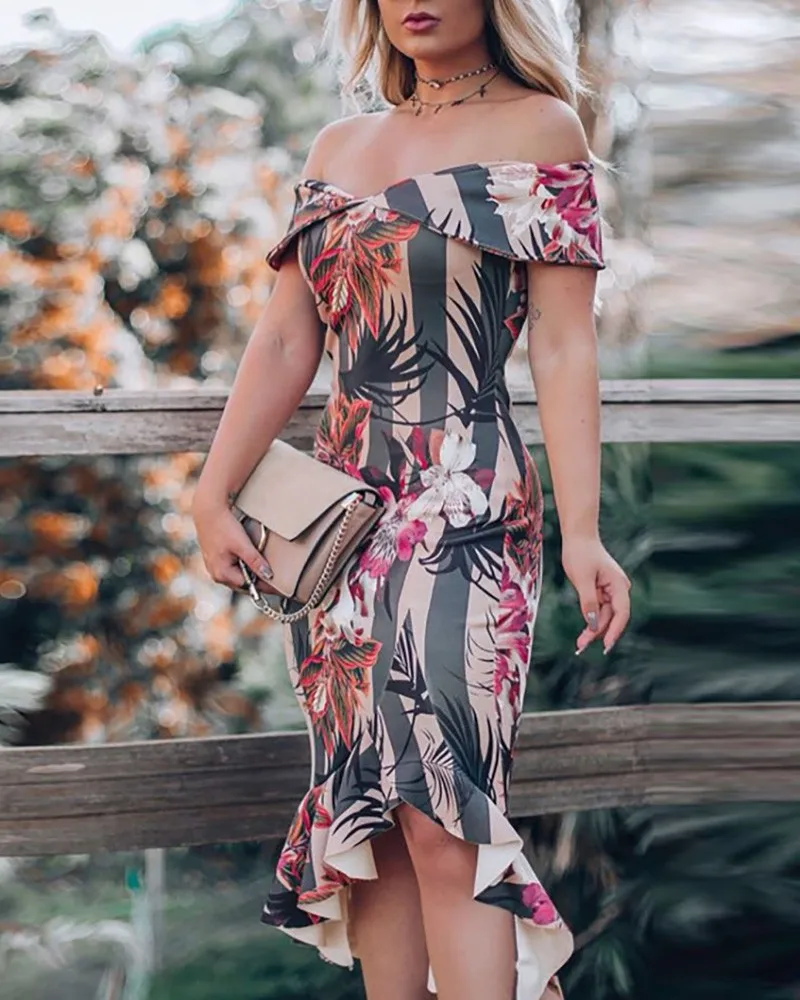 Женское облегающее платье с цветочным принтом и открытыми плечами миди без