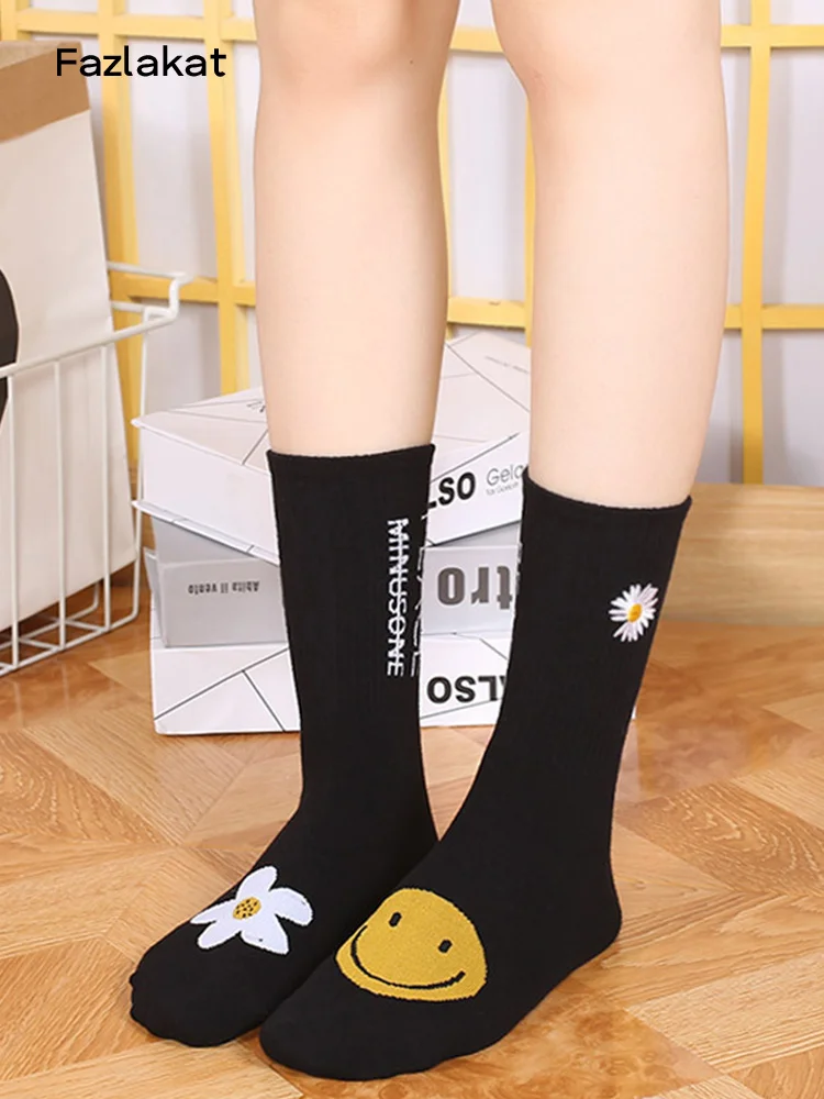 

Cute daisy socks funny daisy smiley letter pattern cartoon socks Korean style fashion trend black breathable female socks