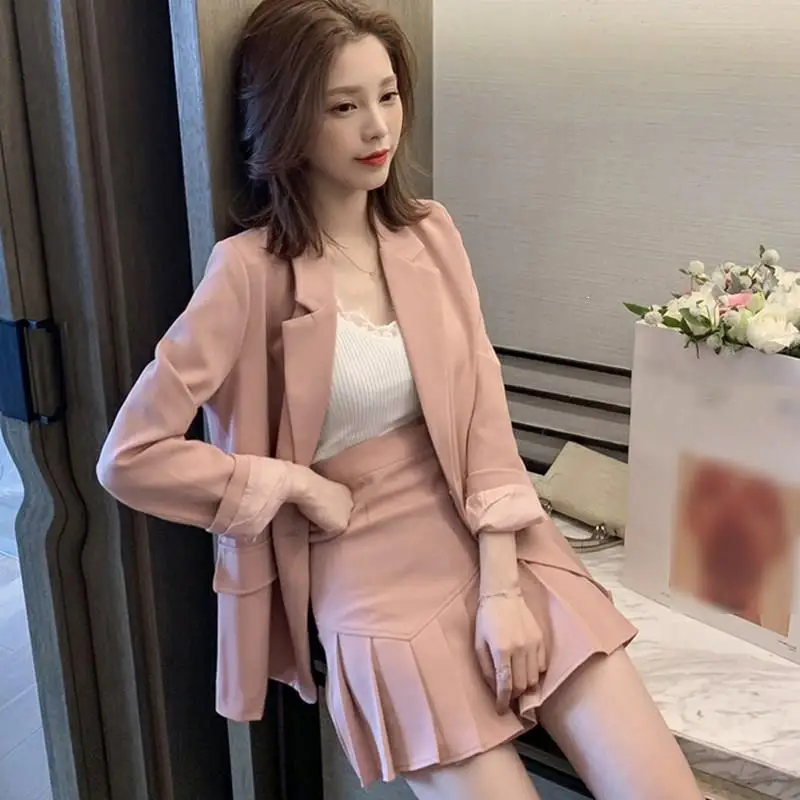 Женский офисный костюм Heydress розовый с топом и плиссированной юбкой повседневный