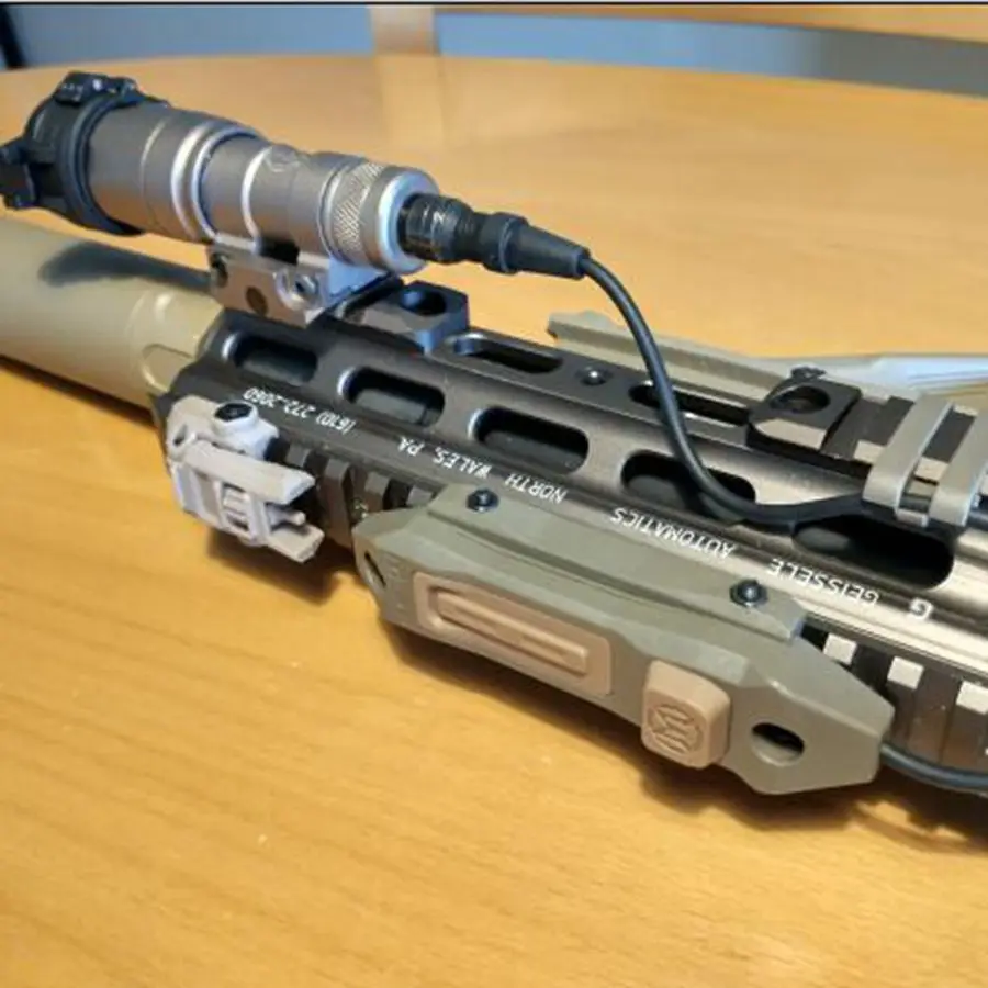 

Тактический страйкбол M300 M600 разведывательная лампа с двумя кнопками Регулируемый переключатель для охотничьей винтовки Keymod M-lok Picatinny