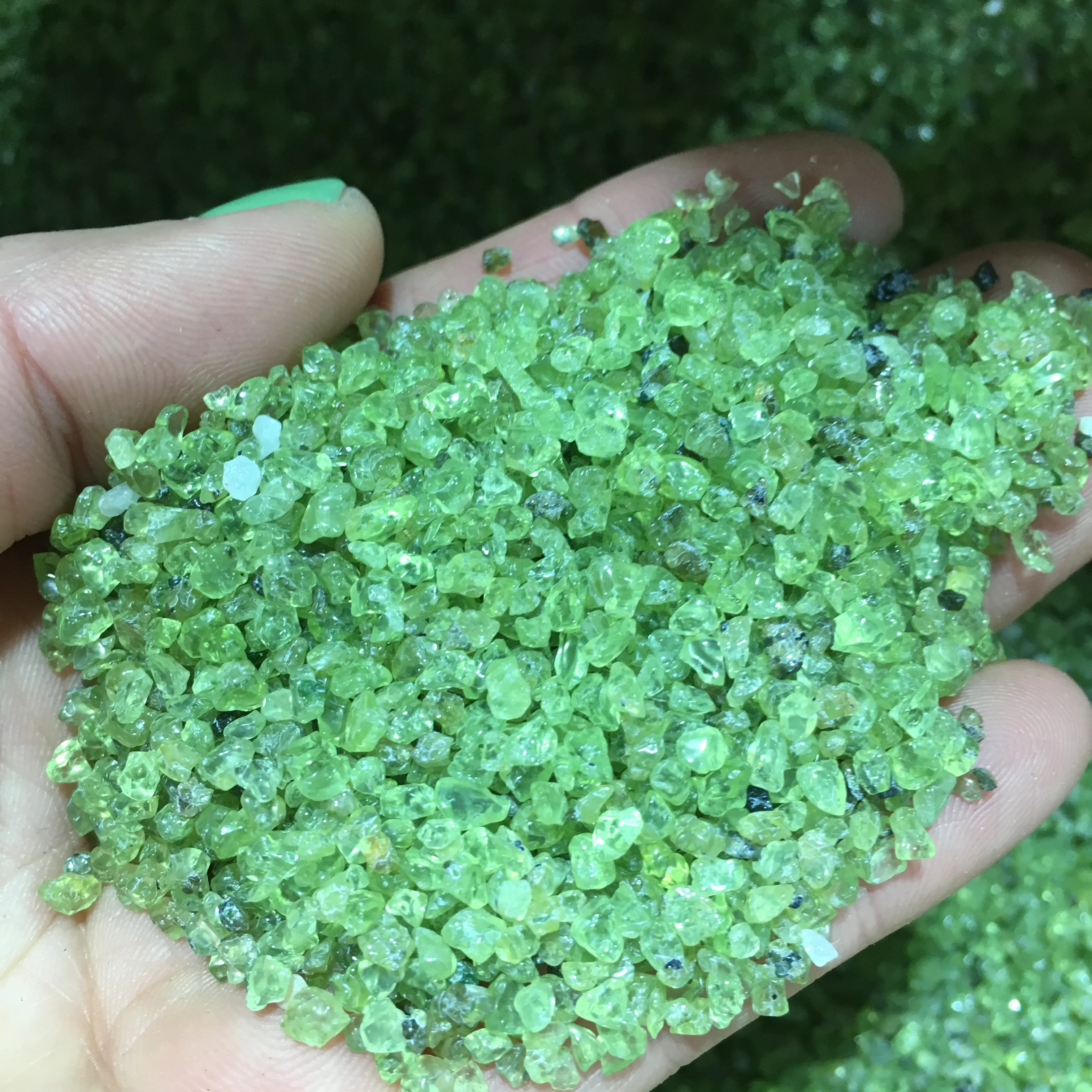 

100g Natural Stone Mineral Specimen Green Color Quartz Olivine Gravel Crystals and Stones Healing Healing Crystals Home Decor