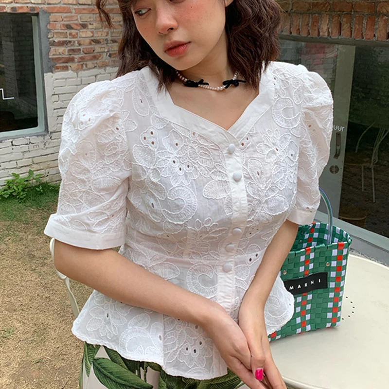 

Женский укороченный топ с V-образным вырезом и коротким рукавом