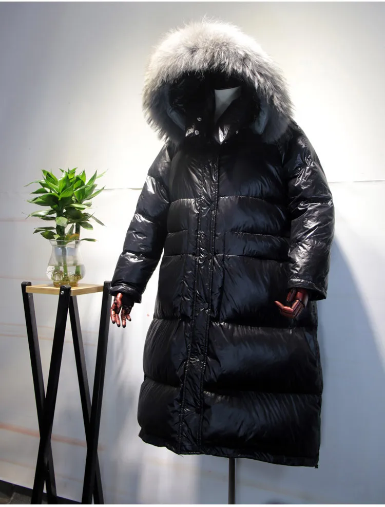 Женский длинный пуховик с капюшоном зимний большого размера меховым воротником