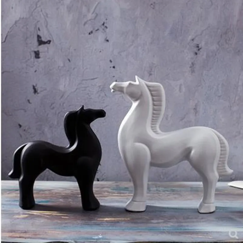 

Декоративная лошадь в европейском стиле, керамические изделия для животных, для дома, офиса, ресторана, бара, настольное украшение, подарок