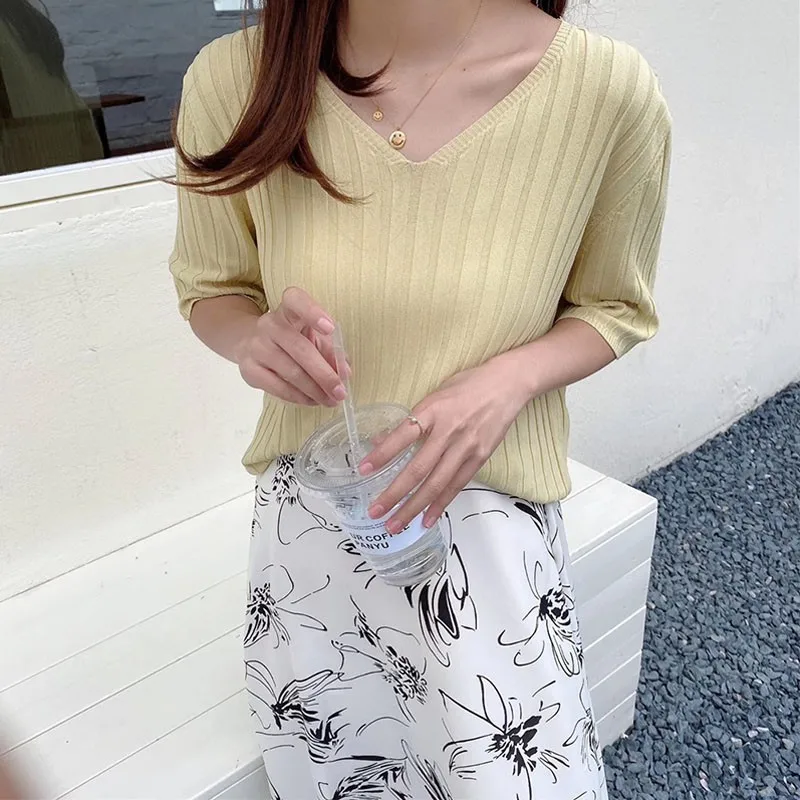 

Summer Women V-neck Tops Short-sleeved Ice Silk Thin Section Knitted T-shirt Version Wild Loose Half-sleeved Clothes New